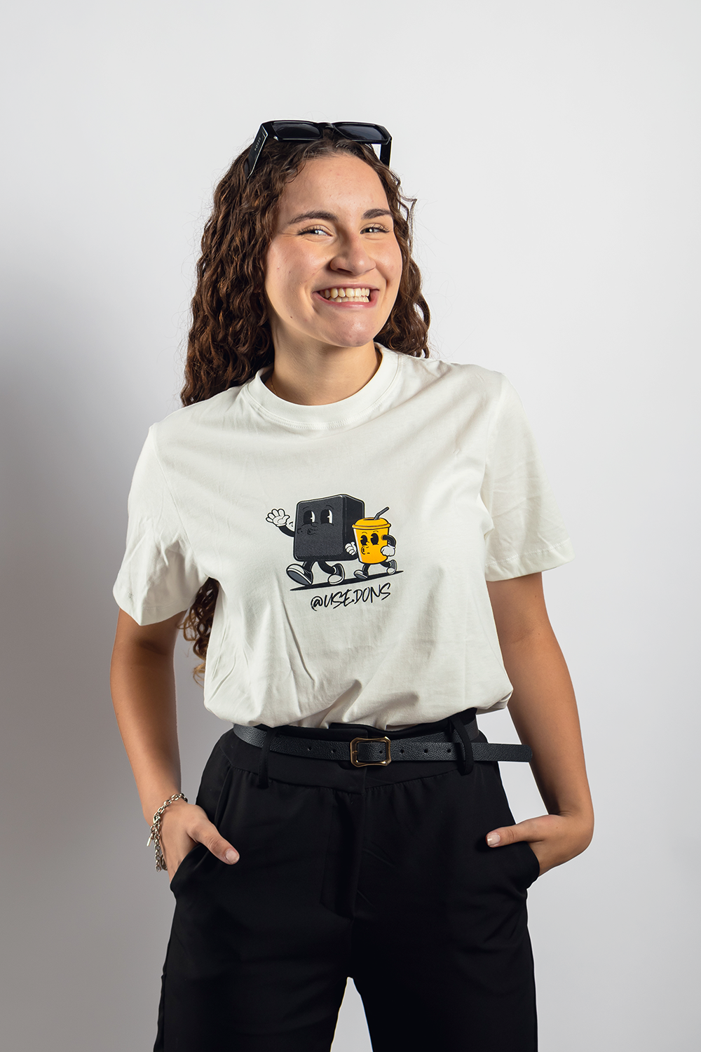 Camiseta Oversized Caixa Preta e Copo Amarelo - Off White ref 3217