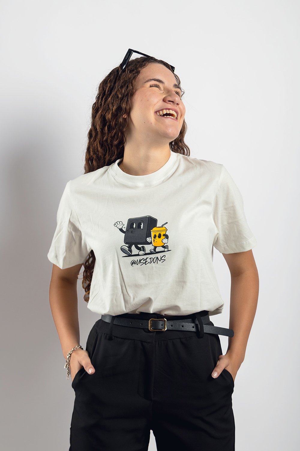 Camiseta Oversized Caixa Preta e Copo Amarelo - Off White ref 3217