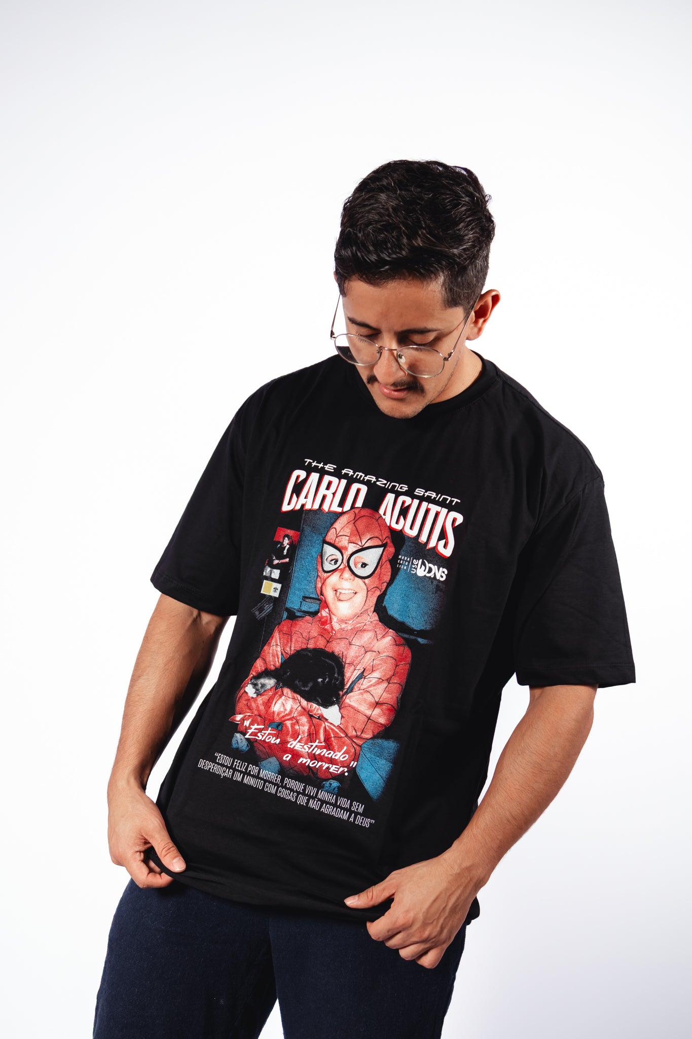 Camiseta Oversized São Carlo Acutis - Super Heroi cor preto