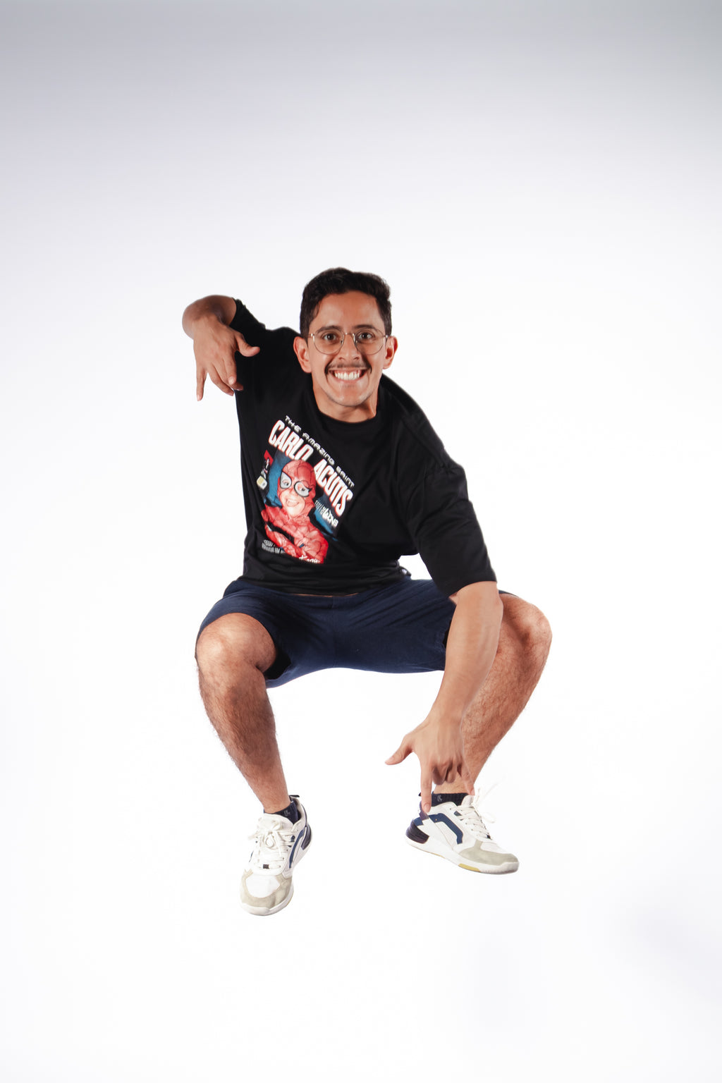Camiseta Oversized São Carlo Acutis - Super Heroi cor preto
