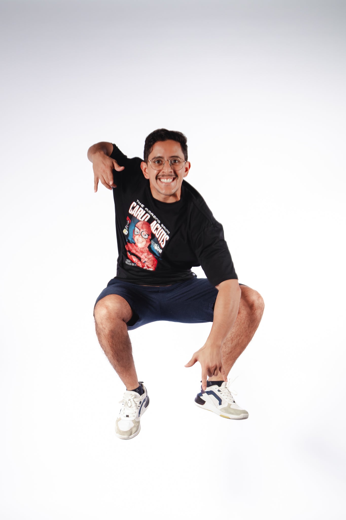 Camiseta Oversized São Carlo Acutis - Super Heroi cor preto