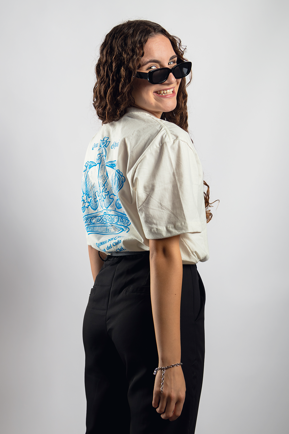 Camiseta Oversized Rainha dos Céus - Off White ref 3199