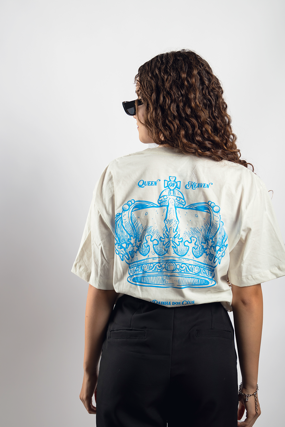 Camiseta Oversized Rainha dos Céus - Off White ref 3199