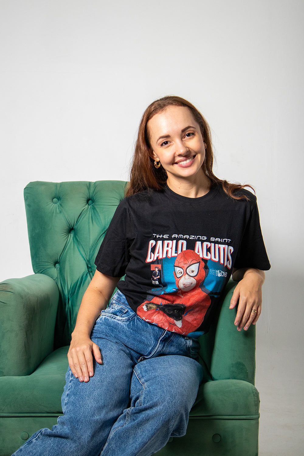 Camiseta São Carlo Acutis - Super Heroi cor preto