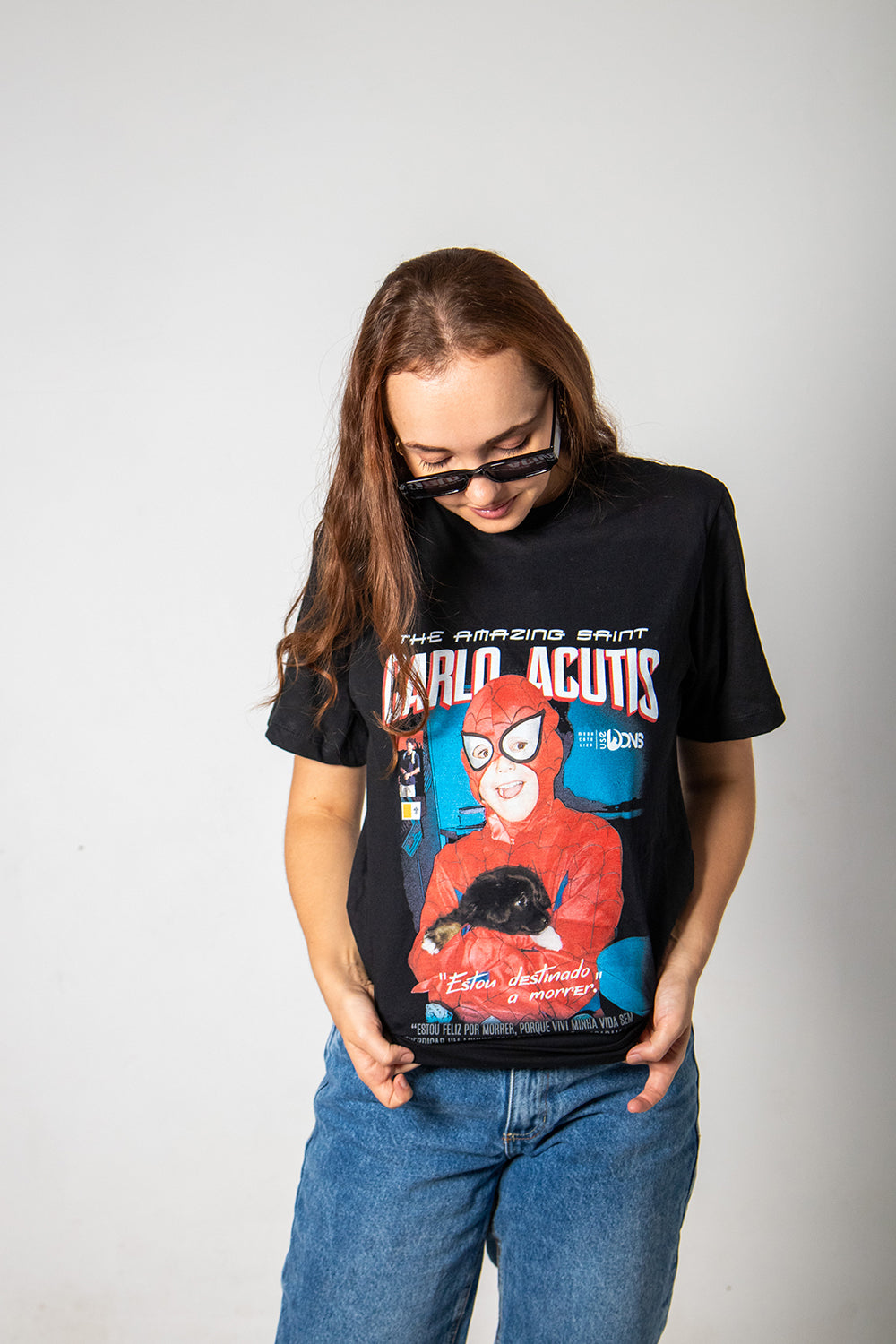 Camiseta São Carlo Acutis - Super Heroi cor preto