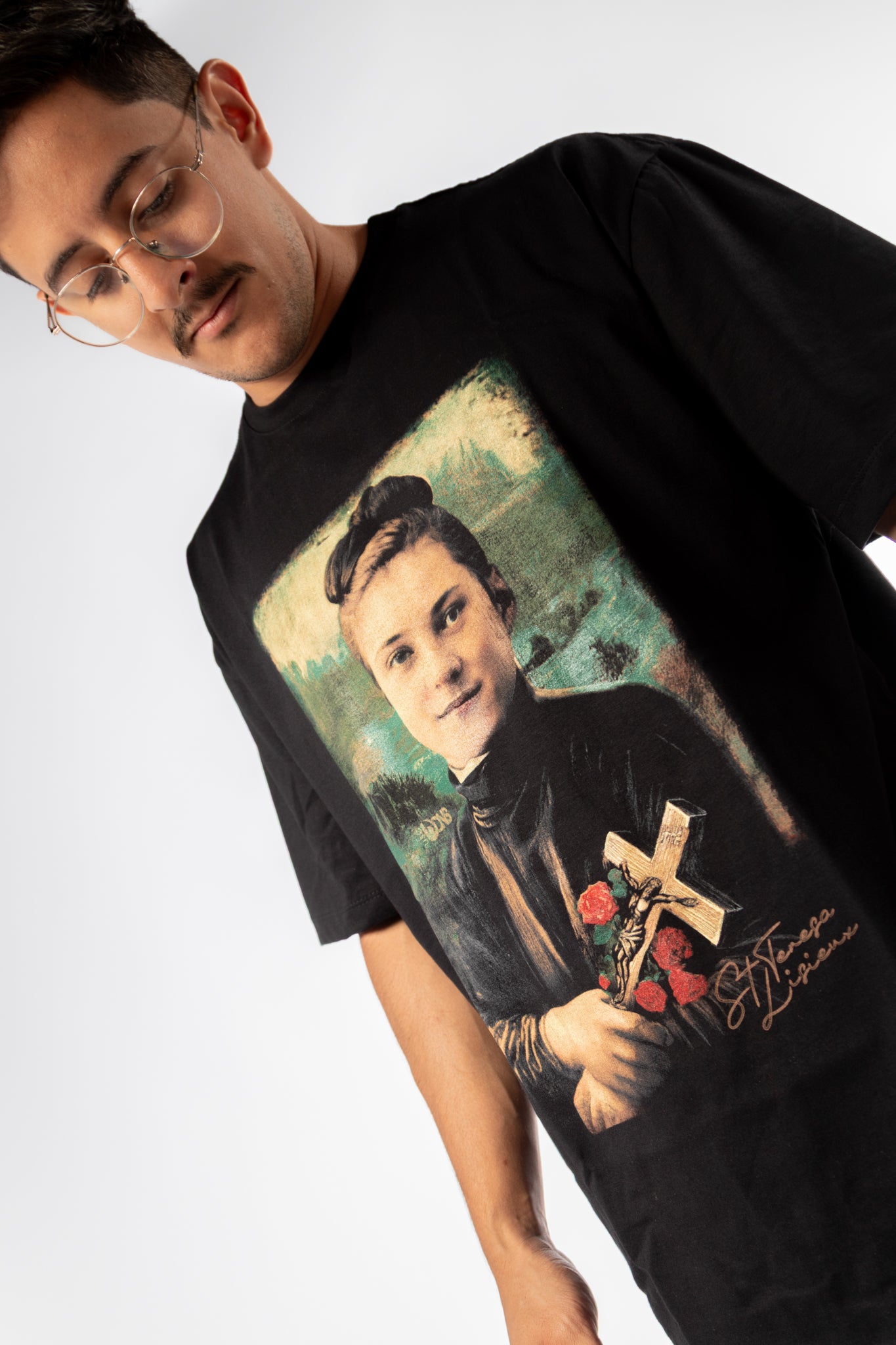Camiseta Oversized Santa Teresinha do Menino Jesus Quadro - Preto ref 3256